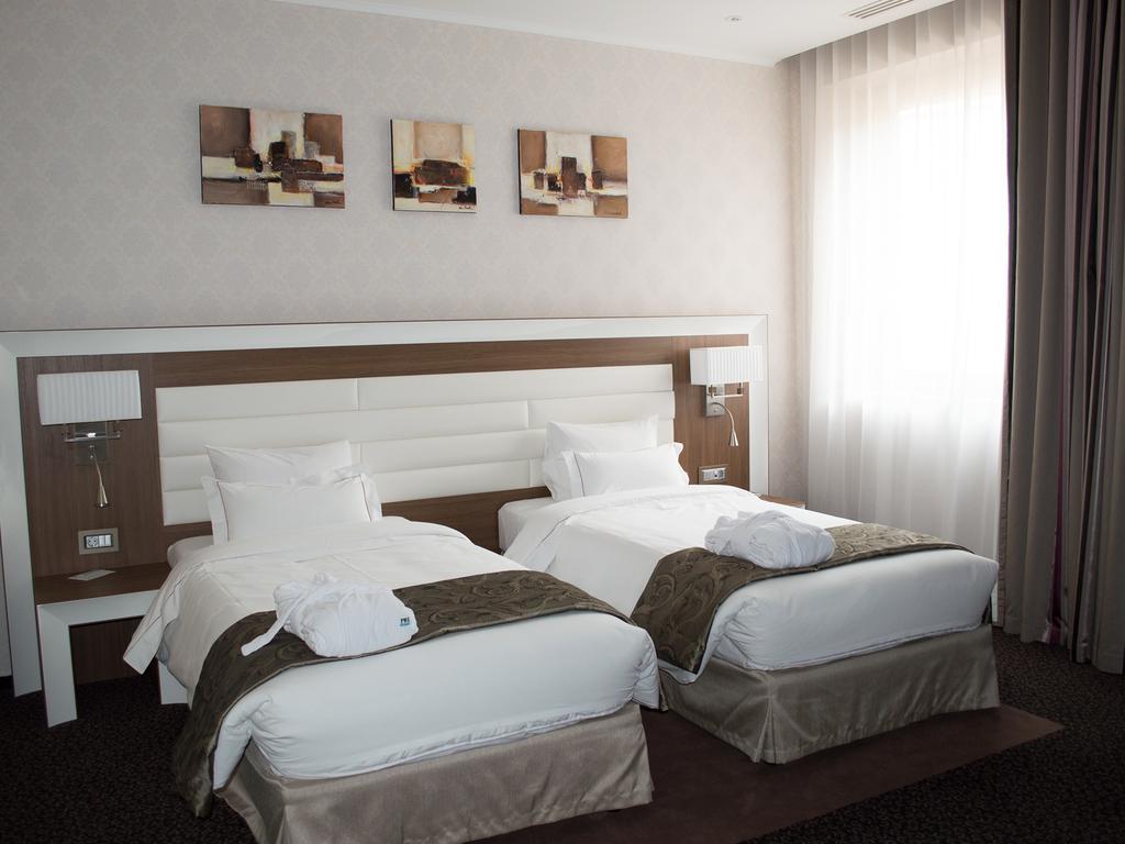 Premier Palace Spa Hotel ブカレスト エクステリア 写真 A room at the hotel