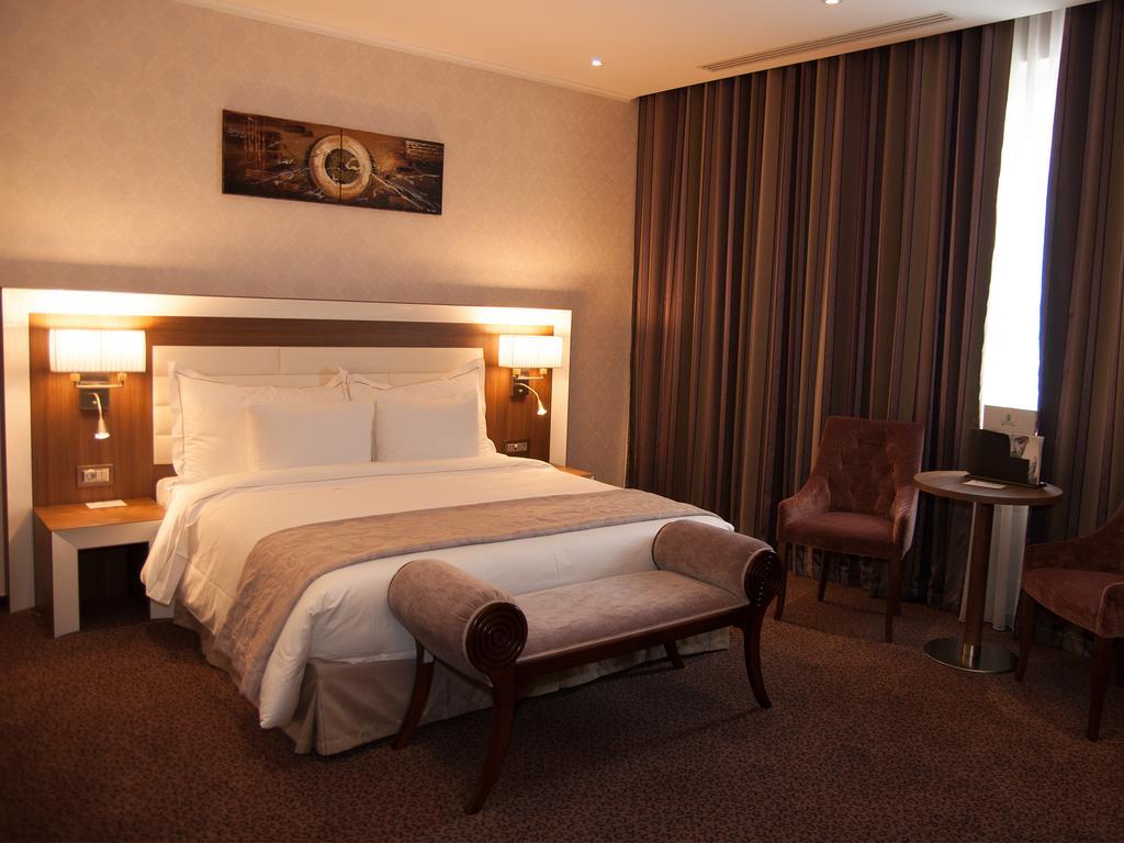 Premier Palace Spa Hotel ブカレスト エクステリア 写真 A room at the hotel