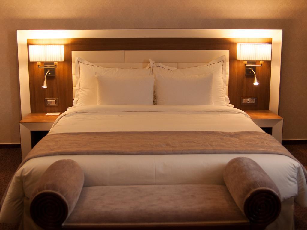 Premier Palace Spa Hotel ブカレスト エクステリア 写真 A bed