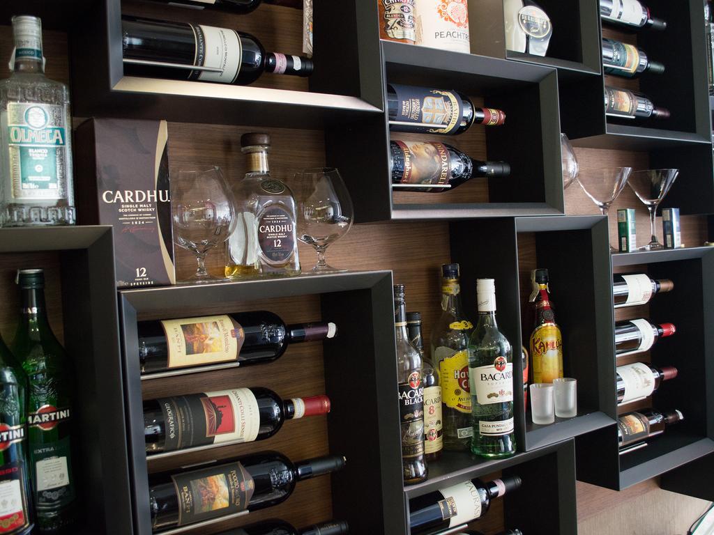 Premier Palace Spa Hotel ブカレスト エクステリア 写真 A wine rack