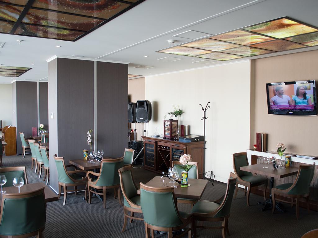 Premier Palace Spa Hotel ブカレスト エクステリア 写真 The lounge at the airport