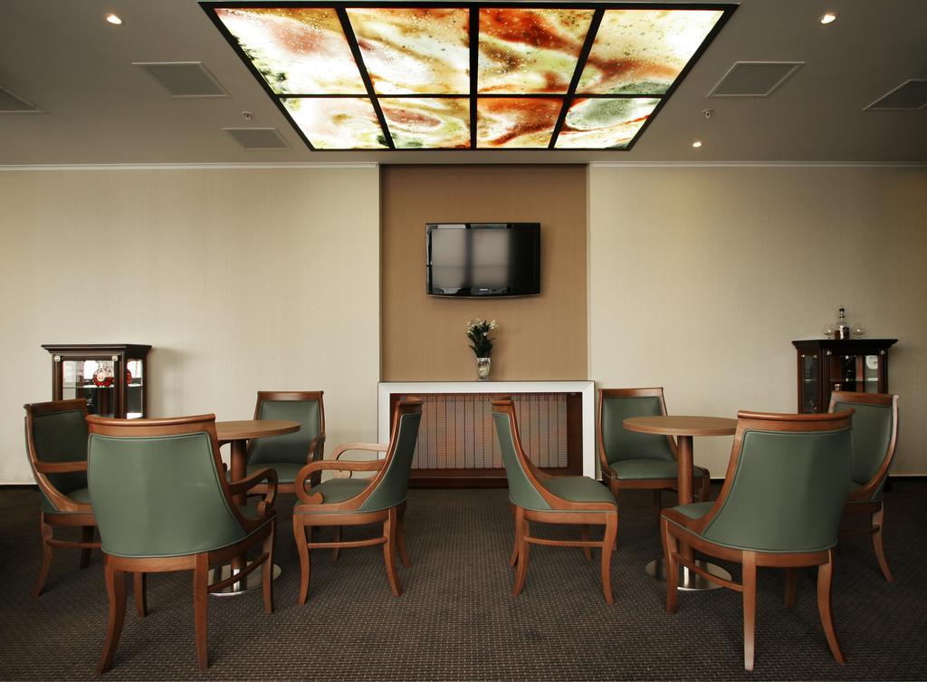 Premier Palace Spa Hotel ブカレスト エクステリア 写真 A 3D rendering of a room with a translucent ceiling