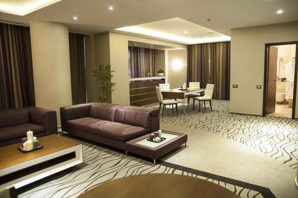 Premier Palace Spa Hotel ブカレスト エクステリア 写真 A suite at the hotel
