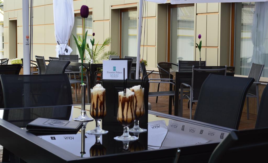 Premier Palace Spa Hotel ブカレスト エクステリア 写真 A coffee table