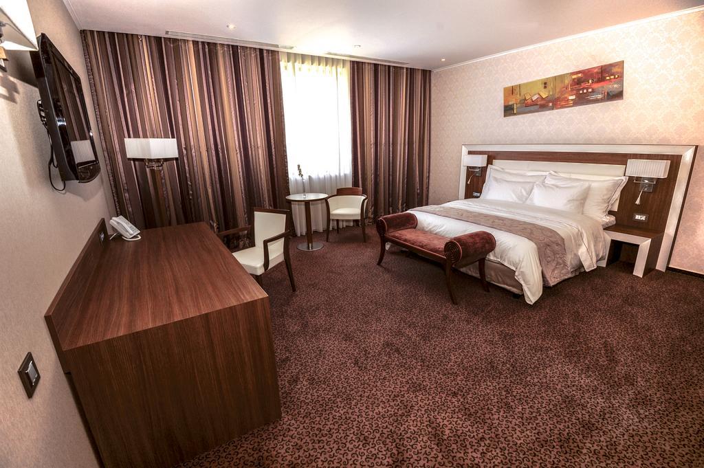 Premier Palace Spa Hotel ブカレスト エクステリア 写真 A room at the hotel