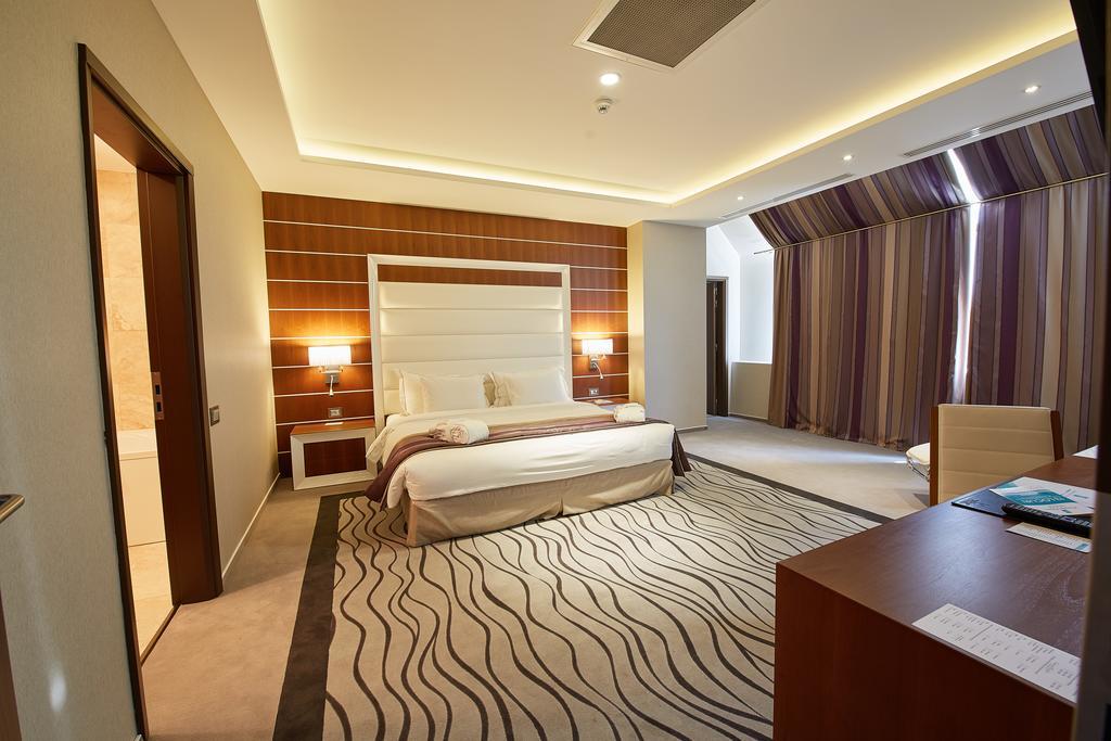 Premier Palace Spa Hotel ブカレスト エクステリア 写真 A bedroom at the hotel