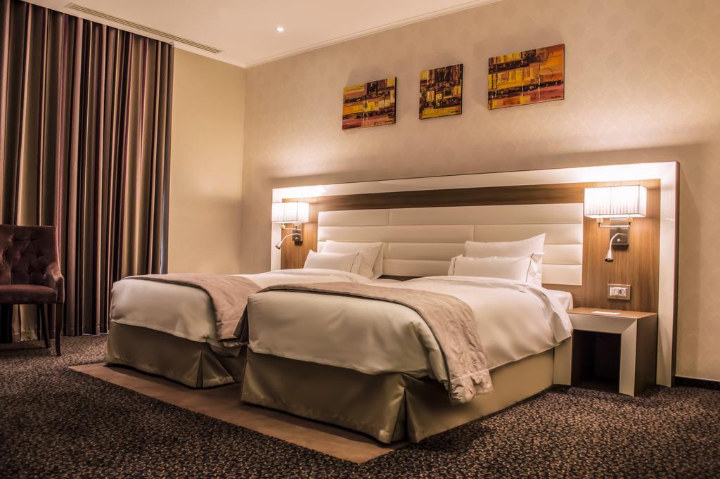 Premier Palace Spa Hotel ブカレスト エクステリア 写真 A room at the hotel